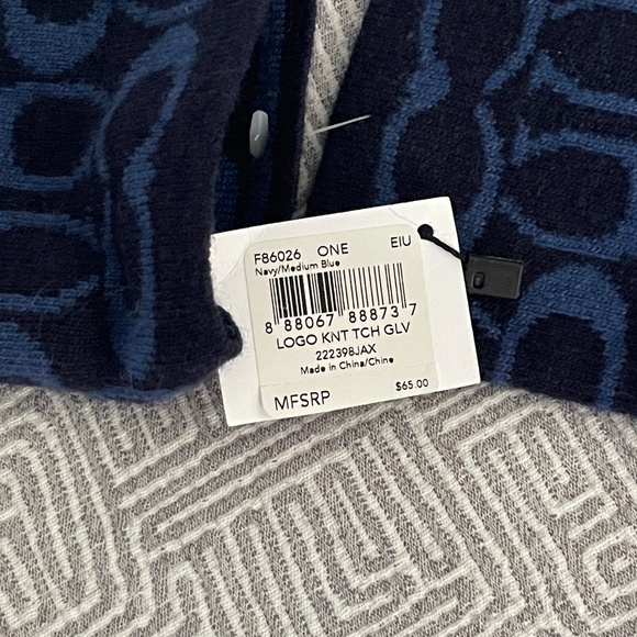 NWT Coach Logo Knit Tech Gloves, Navy/Medium Blue; Wool, Angora, Cashmere blend - Picture 4 of 6